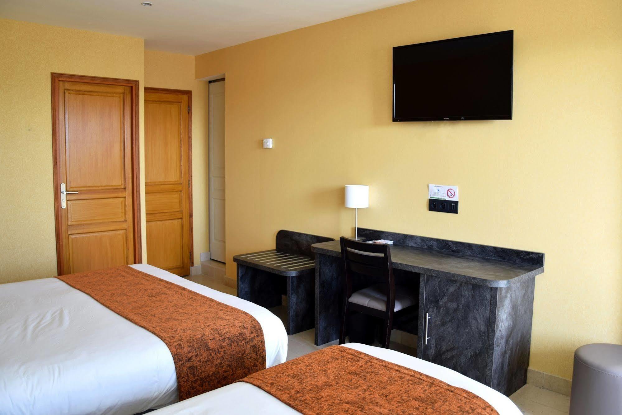 Logis Des Sources Hotell Créney-près-Troyes Eksteriør bilde