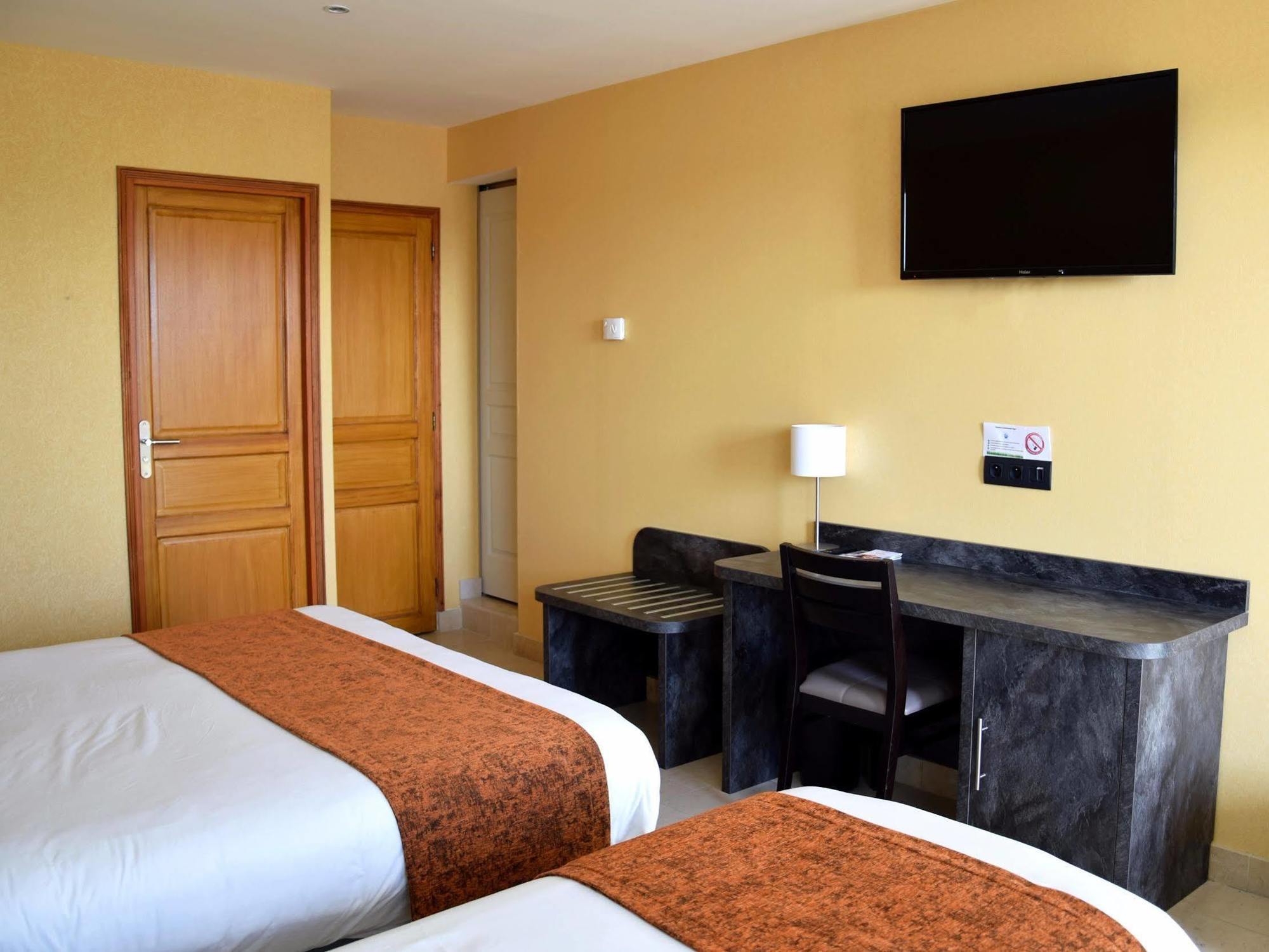 Logis Des Sources Hotell Créney-près-Troyes Eksteriør bilde