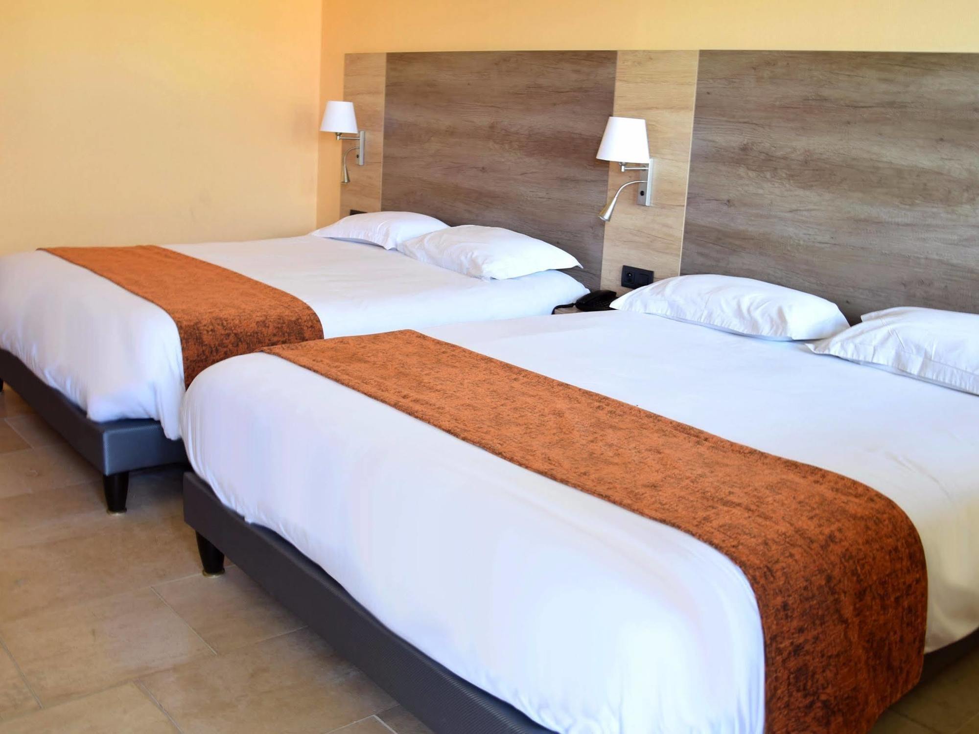 Logis Des Sources Hotell Créney-près-Troyes Eksteriør bilde