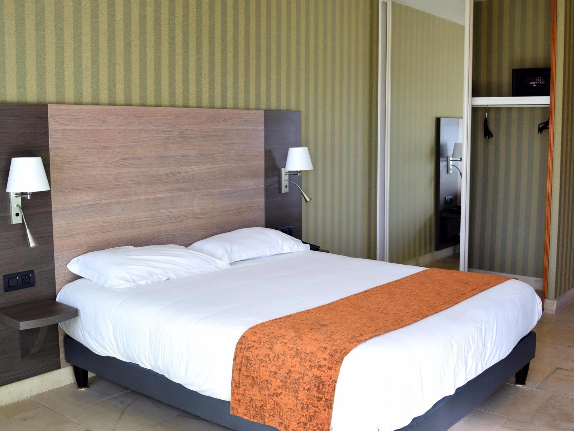 Logis Des Sources Hotell Créney-près-Troyes Eksteriør bilde