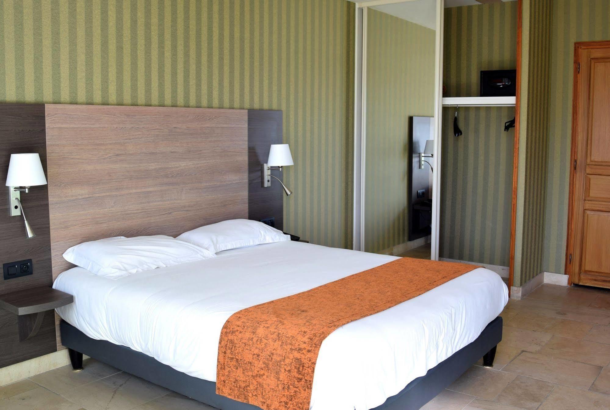 Logis Des Sources Hotell Créney-près-Troyes Eksteriør bilde